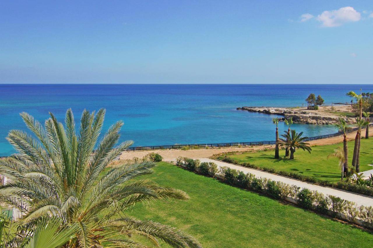 Lucile - Coralli Beachfront Apartment Paralimni Exterior foto