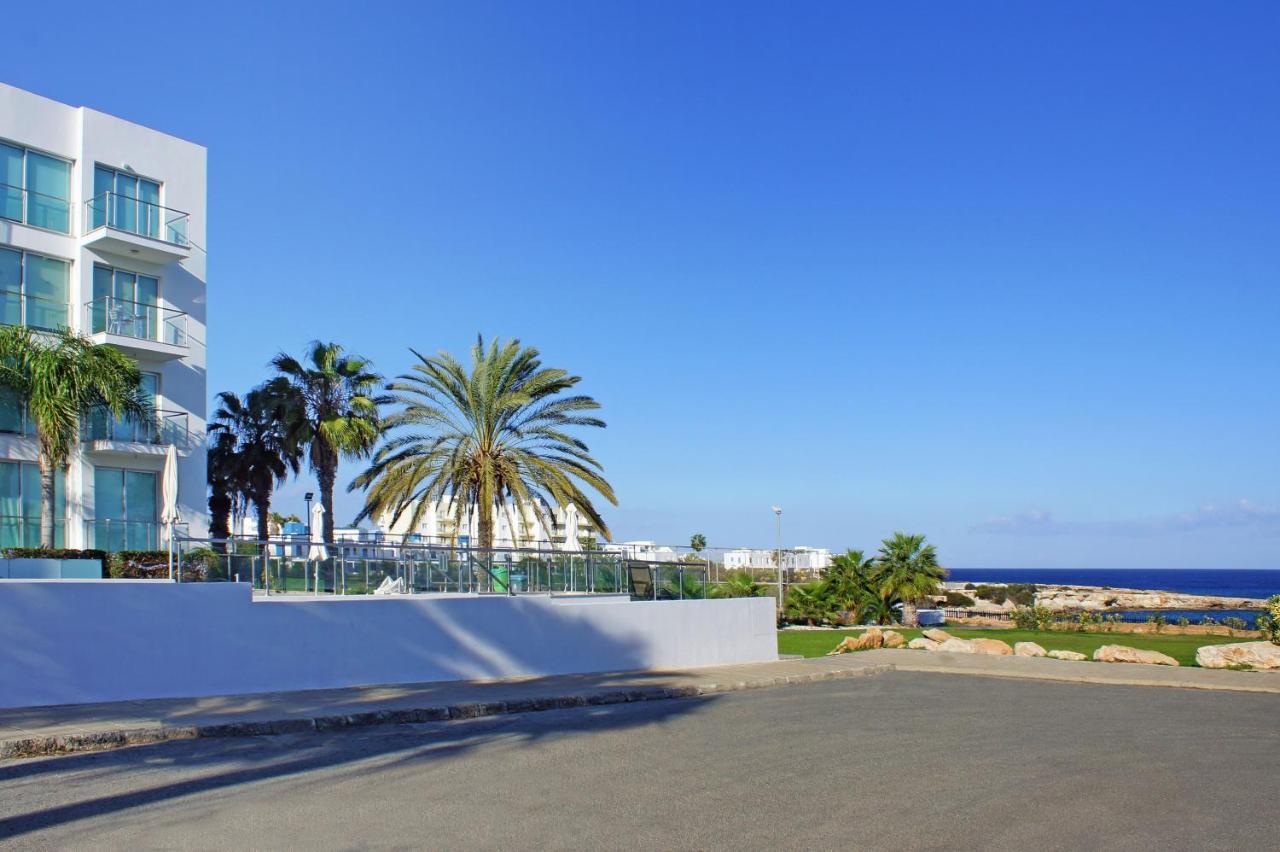 Lucile - Coralli Beachfront Apartment Paralimni Exterior foto