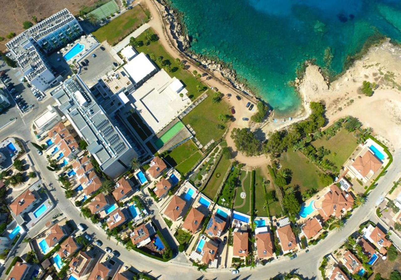 Lucile - Coralli Beachfront Apartment Paralimni Exterior foto