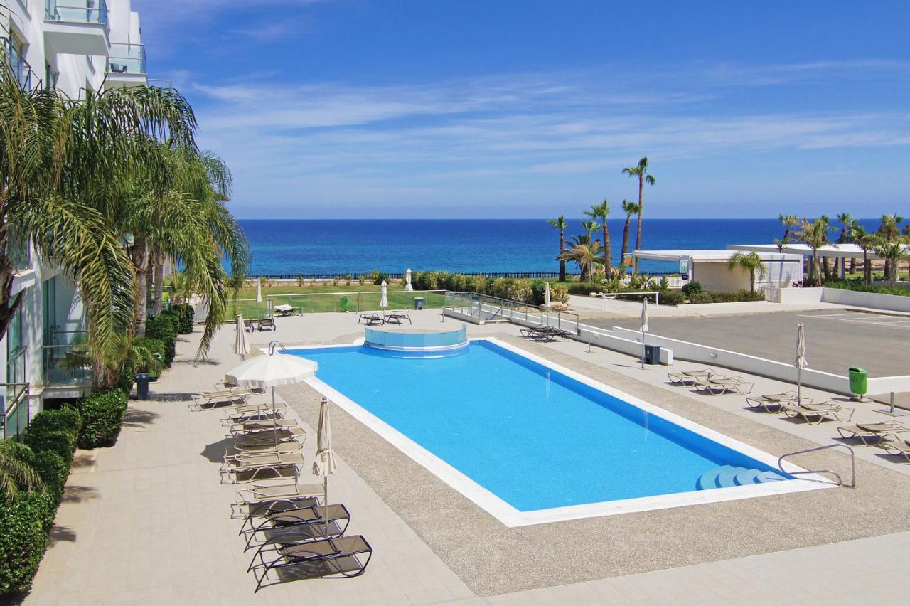 Lucile - Coralli Beachfront Apartment Paralimni Exterior foto