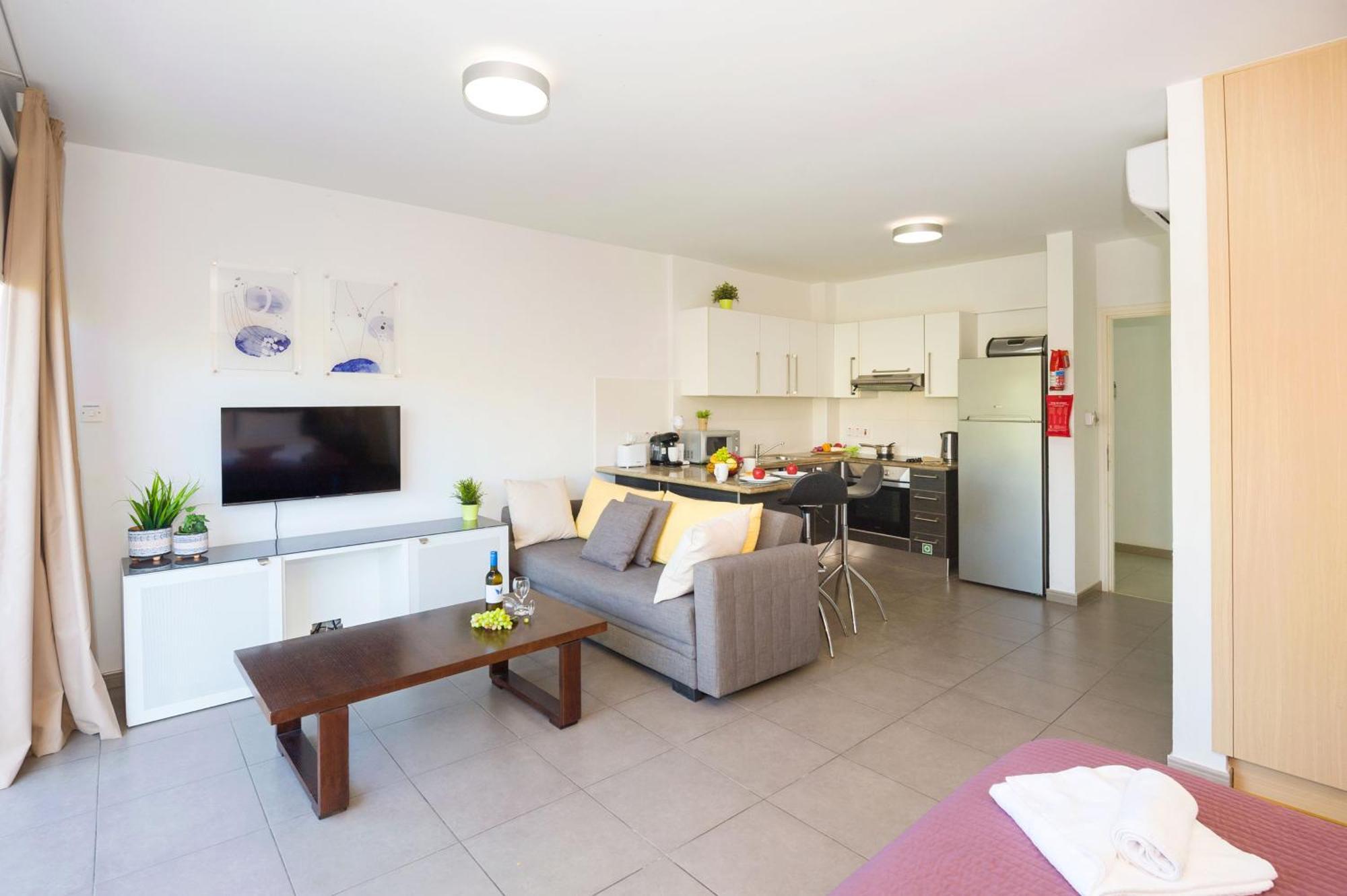 Lucile - Coralli Beachfront Apartment Paralimni Exterior foto