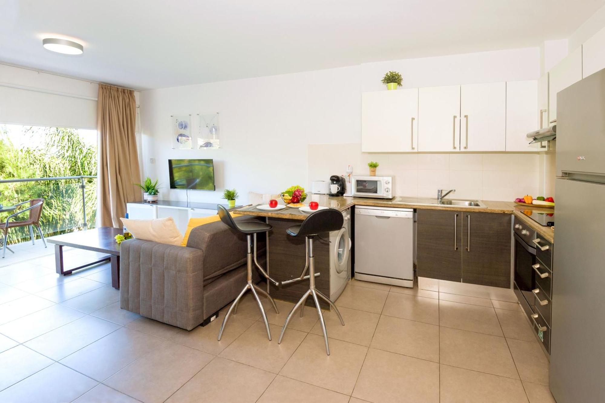 Lucile - Coralli Beachfront Apartment Paralimni Exterior foto