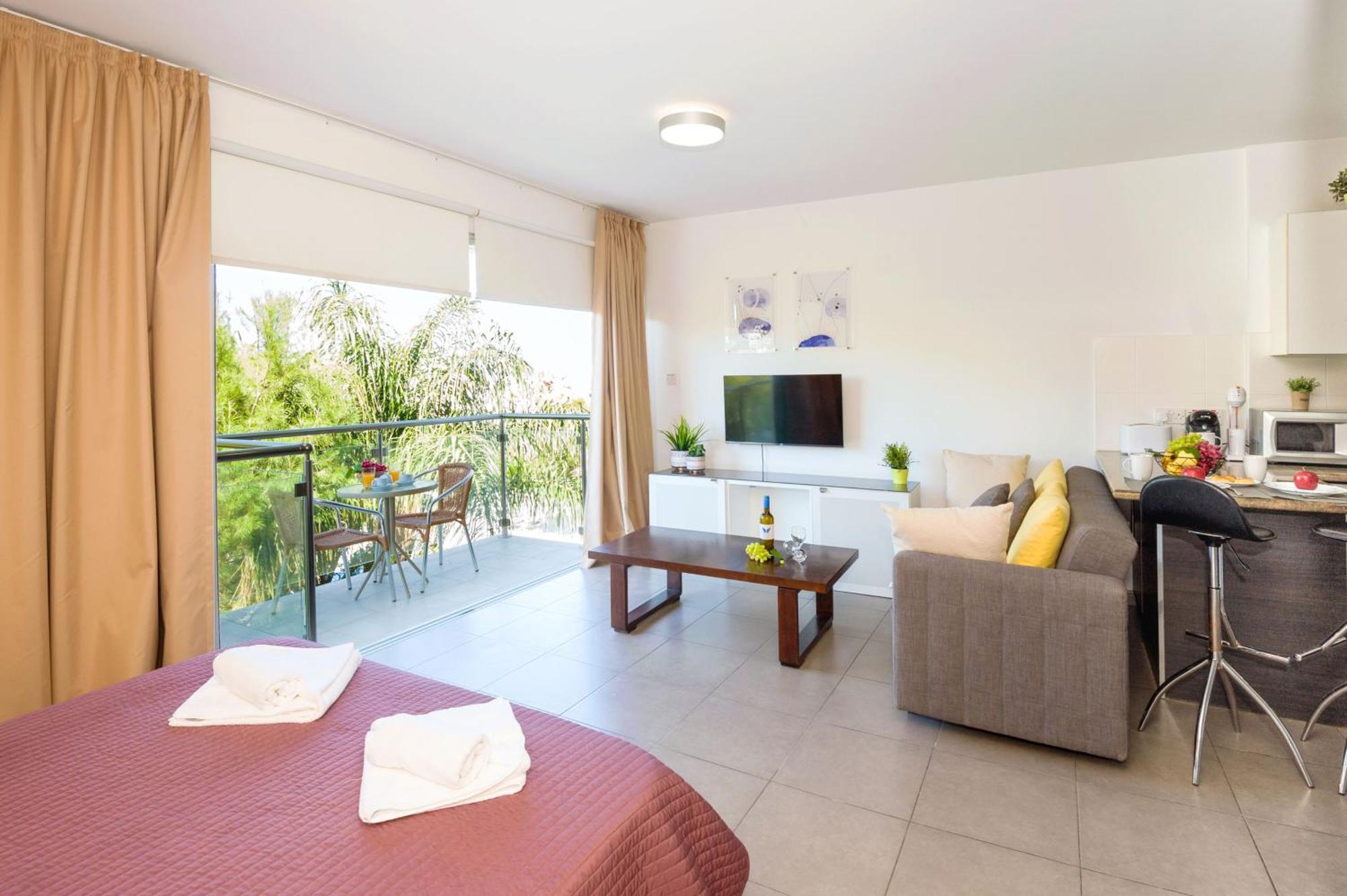 Lucile - Coralli Beachfront Apartment Paralimni Exterior foto