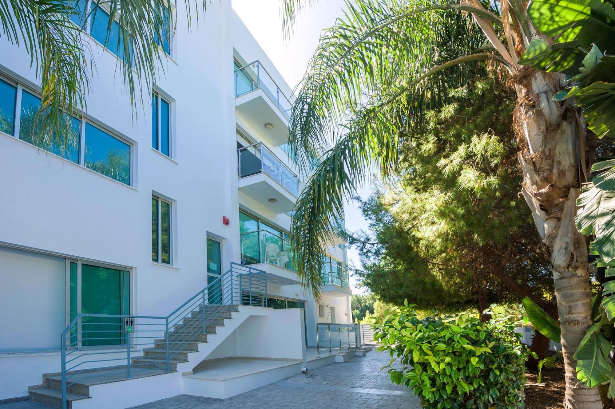 Lucile - Coralli Beachfront Apartment Paralimni Exterior foto