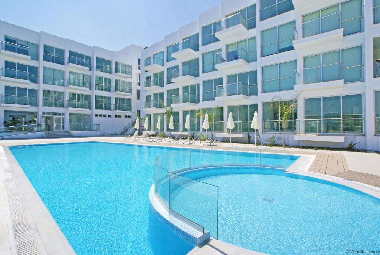 Lucile - Coralli Beachfront Apartment Paralimni Exterior foto